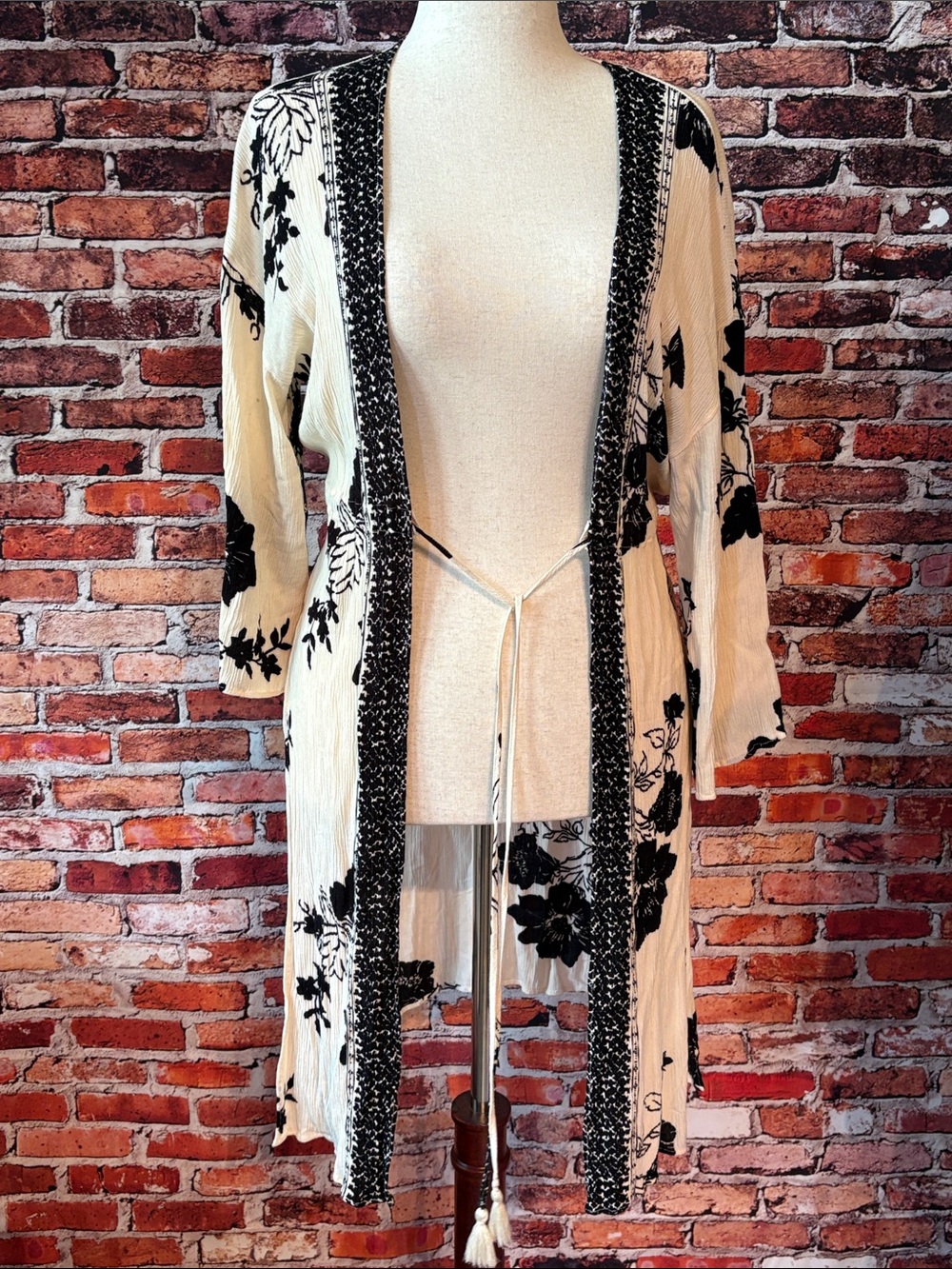 Coco + Carmen Cream with Black Floral Kimono Cover Up Size L/XL